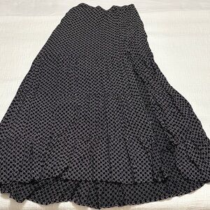 Abercrombie & fitch black and white maxi flower skirt